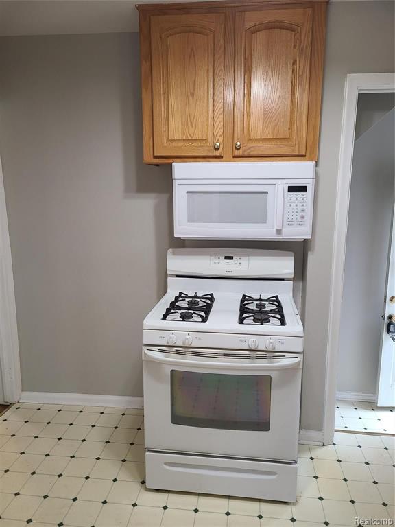 21544 Newcastle Road Harper Woods, MI 48225 - Photo 8 of 16