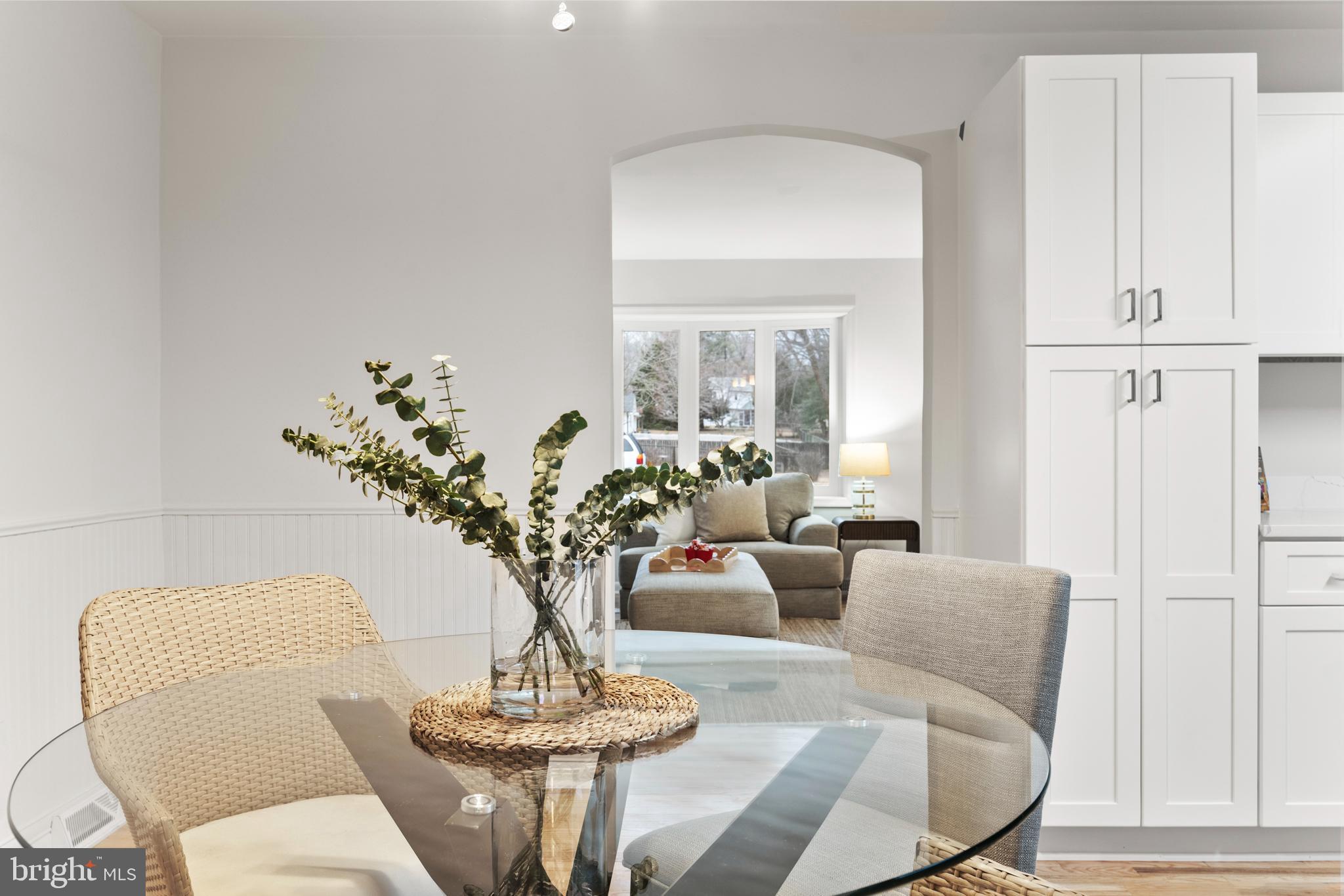 125 Pinecrest Drive Annapolis, MD 21403 - Photo 22 of 69 a living room with furniture and a chandelier