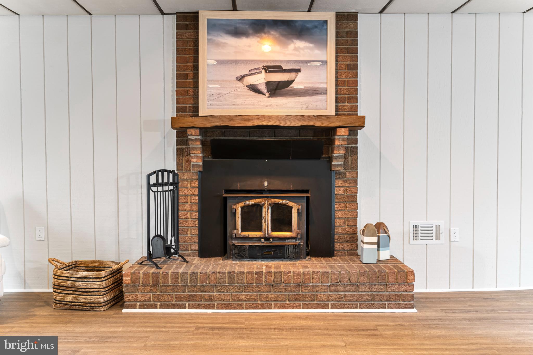 125 Pinecrest Drive Annapolis, MD 21403 - Photo 24 of 69 a living room with furniture and a fireplace