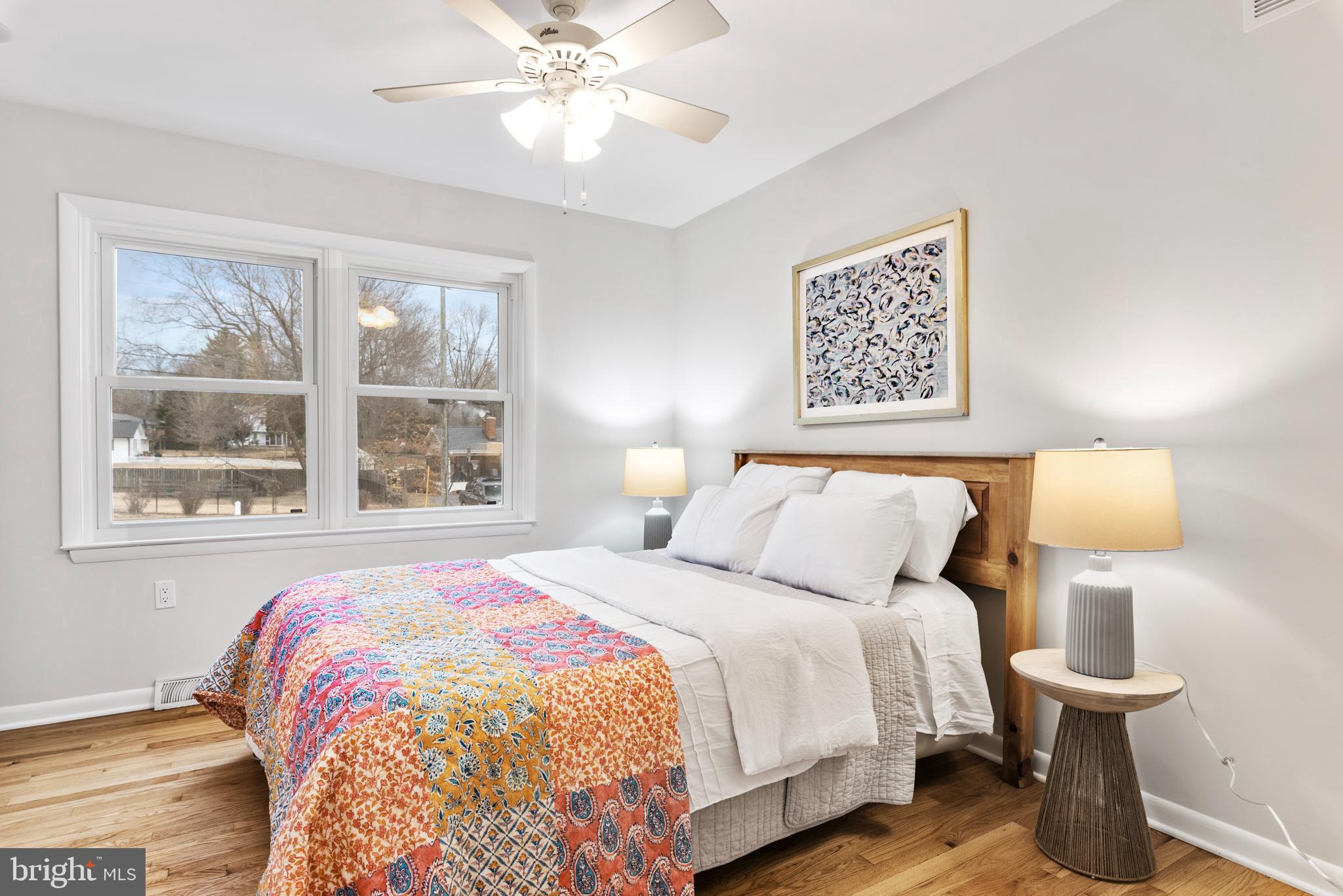 125 Pinecrest Drive Annapolis, MD 21403 - Photo 38 of 69 a bedroom with a bed and a lamp