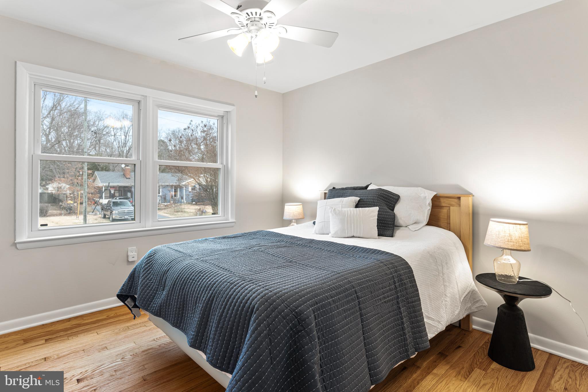 125 Pinecrest Drive Annapolis, MD 21403 - Photo 39 of 69 a bedroom with bed and window