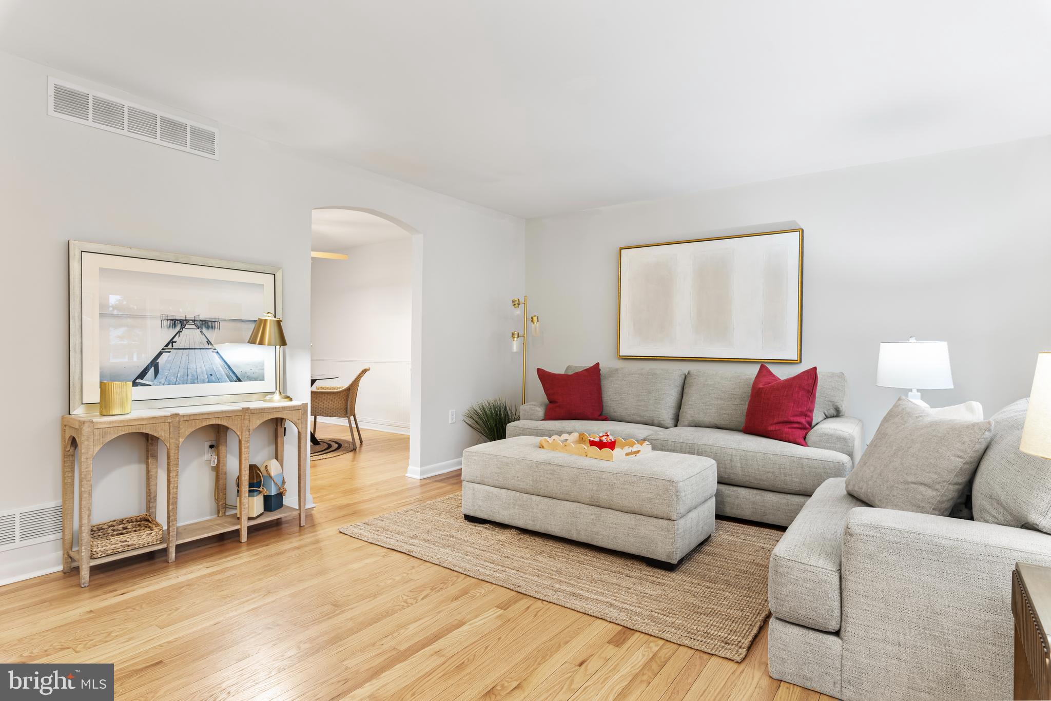 125 Pinecrest Drive Annapolis, MD 21403 - Photo 5 of 69 a living room with furniture and a wooden floor
