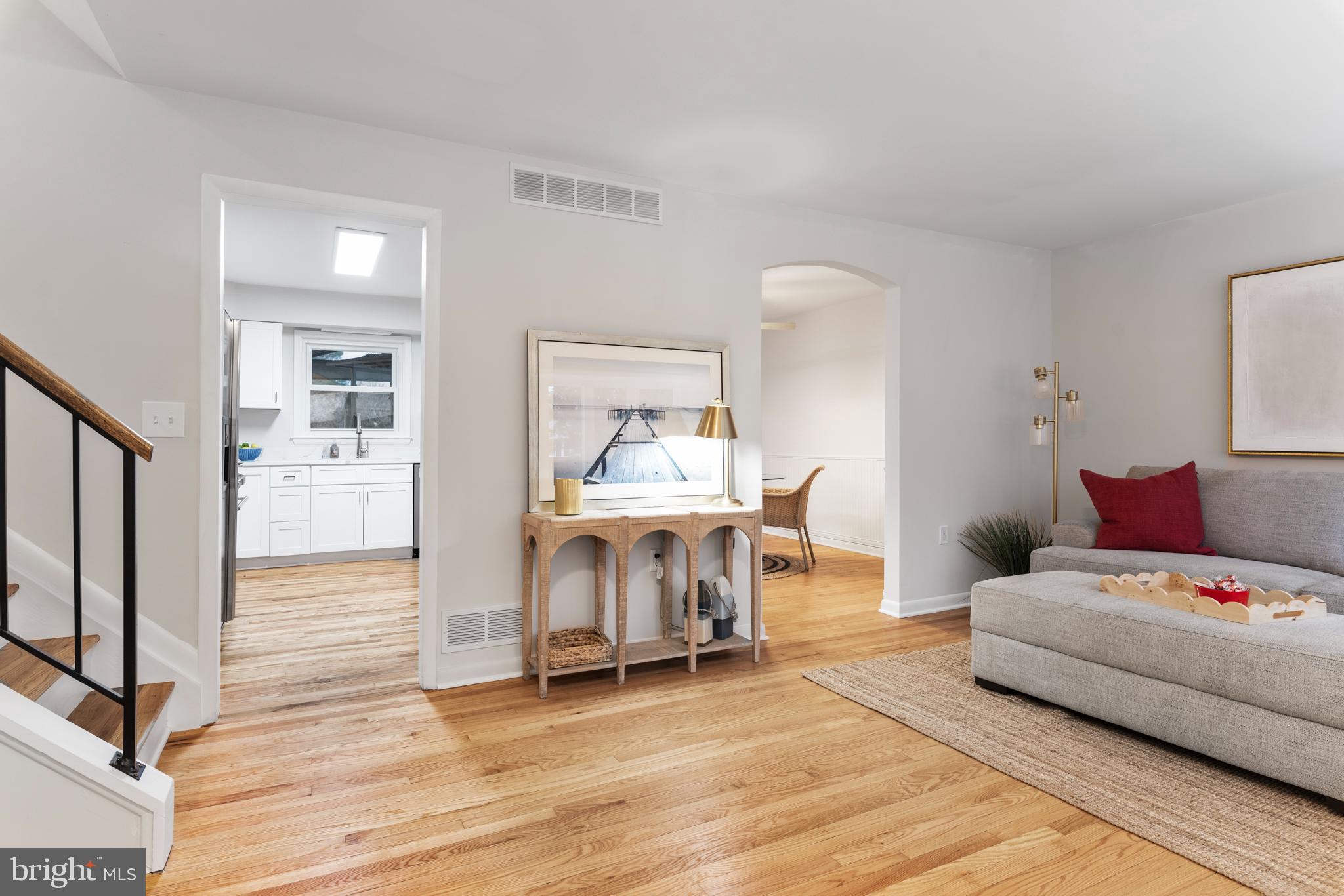 125 Pinecrest Drive Annapolis, MD 21403 - Photo 6 of 69 a living room with furniture and a fireplace