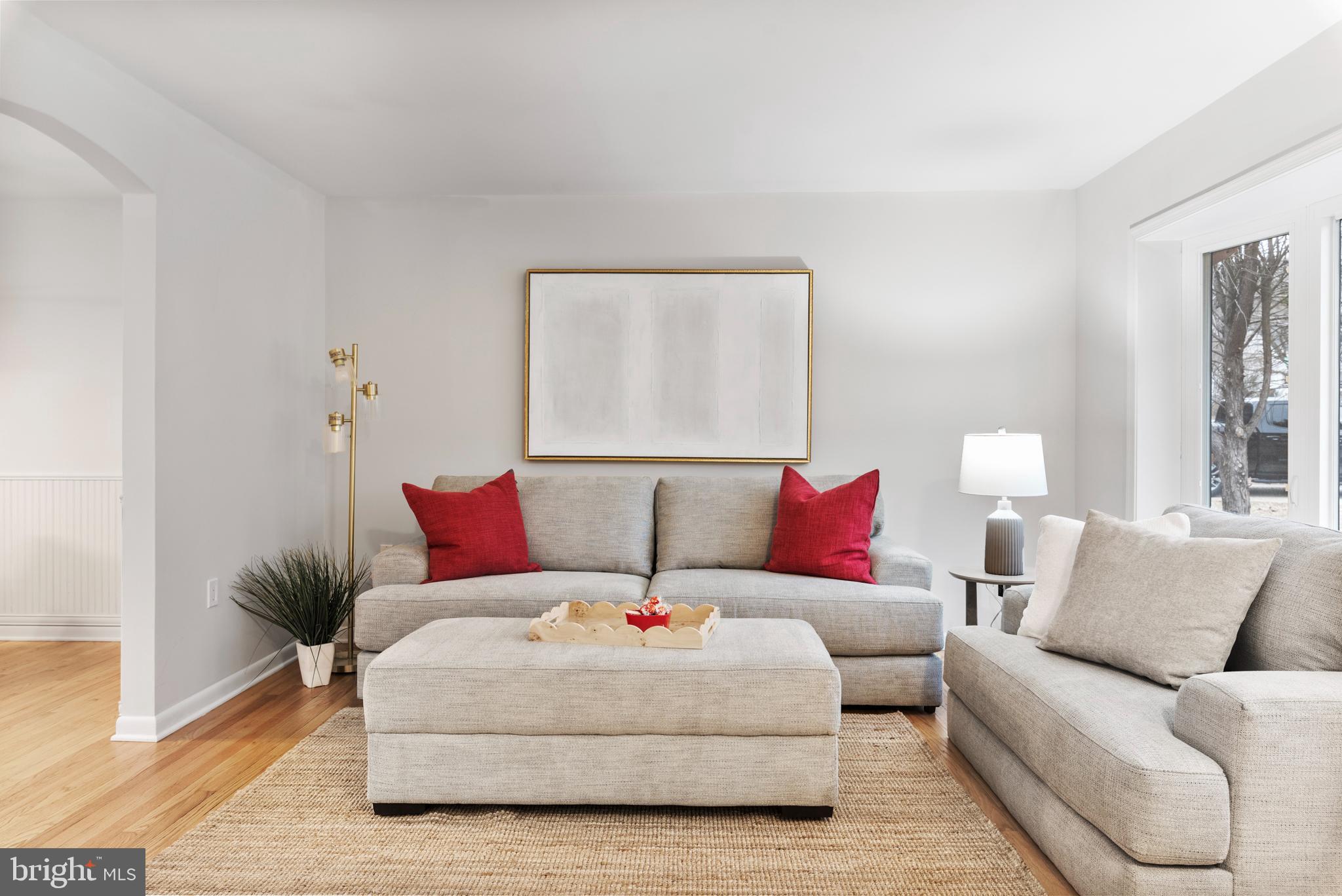 125 Pinecrest Drive Annapolis, MD 21403 - Photo 8 of 69 a living room with furniture