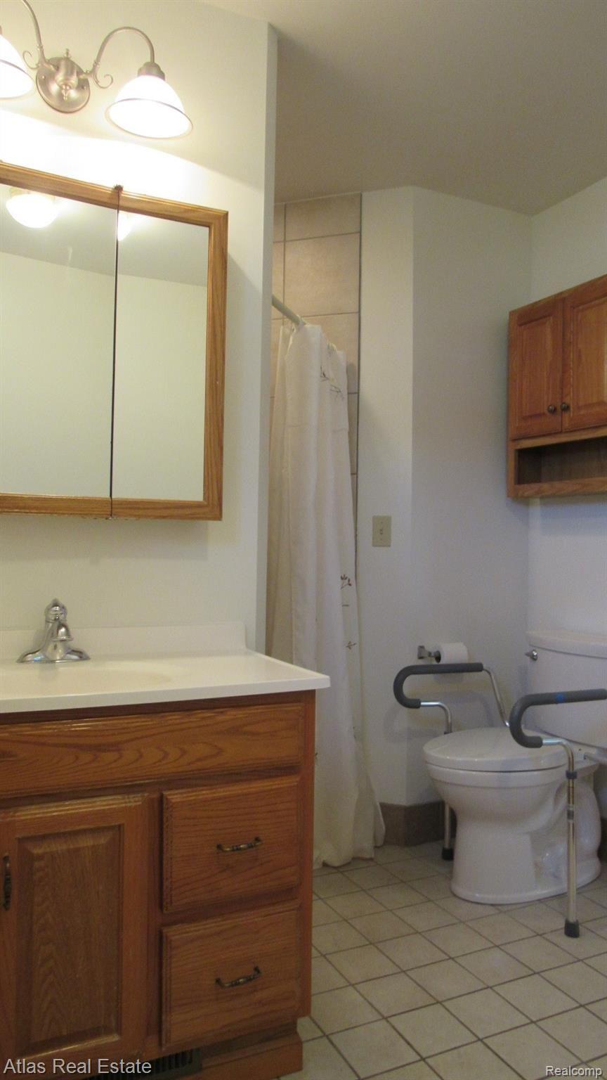 5014 North Belsay Road Flint, MI 48506 - Photo 18 of 31 IMG_2878.JPG
