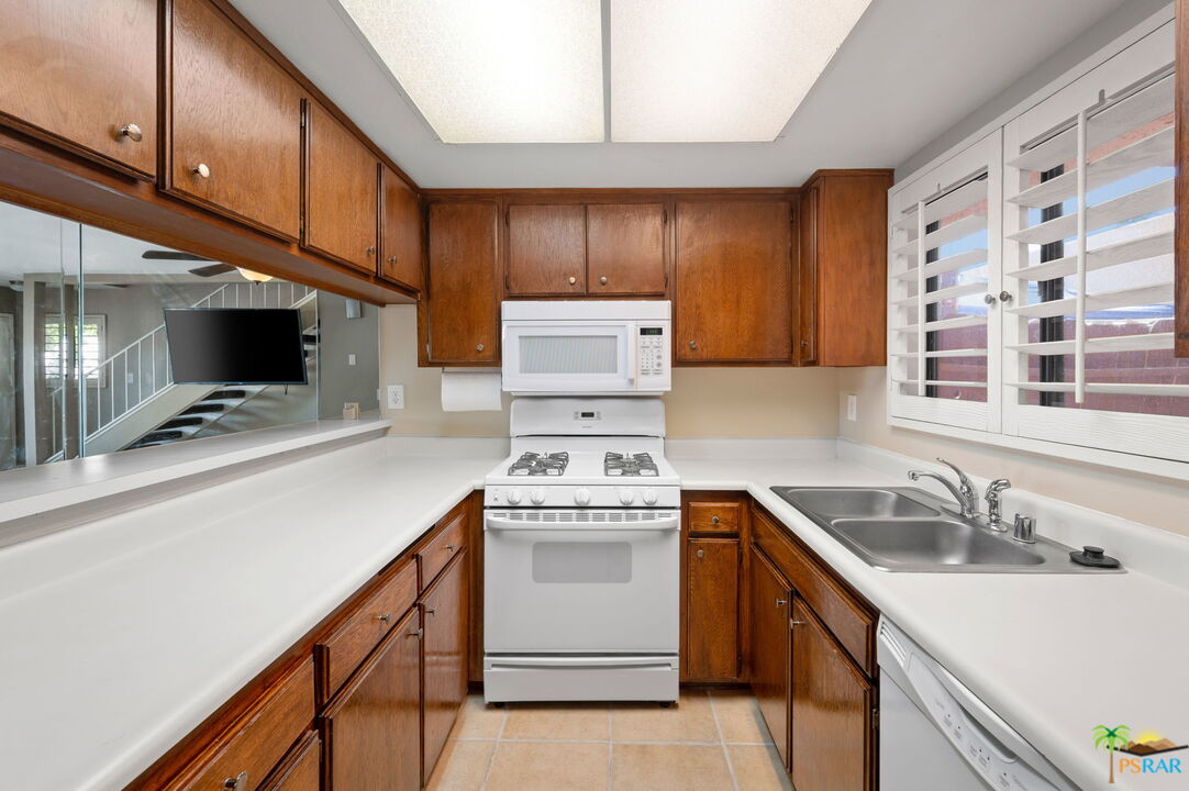 34401 Denise Way Rancho Mirage, CA 92270 - Photo 7 of 29 Gallery Image 7