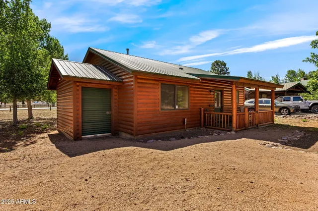 $279,900 | 2353 South Buffalo Loop, Overgaard, AZ 85933