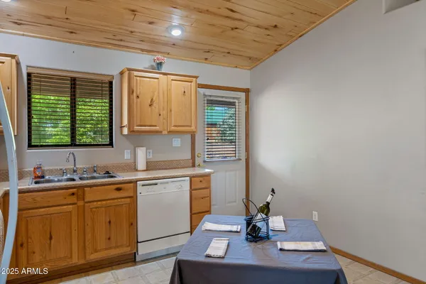 $279,900 | 2353 South Buffalo Loop, Overgaard, AZ 85933