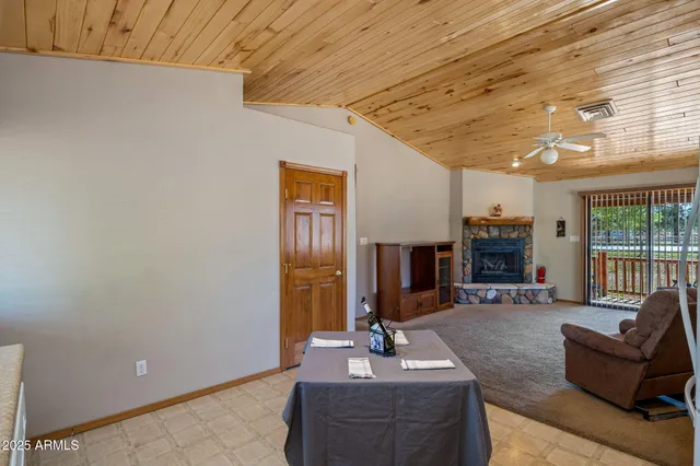 $279,900 | 2353 South Buffalo Loop, Overgaard, AZ 85933