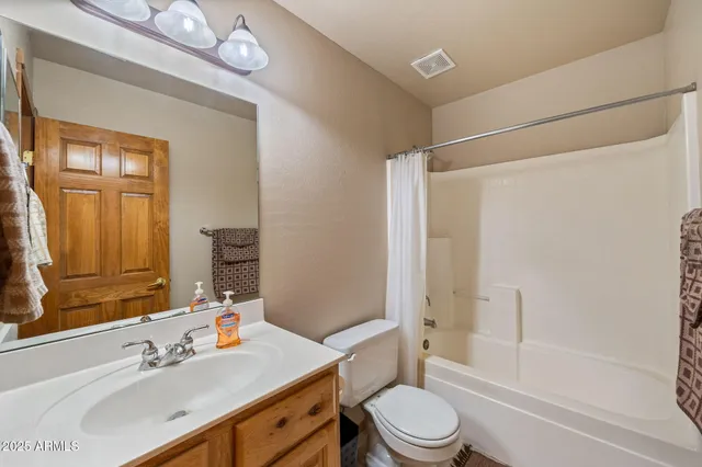 $279,900 | 2353 South Buffalo Loop, Overgaard, AZ 85933