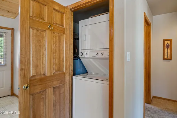 $279,900 | 2353 South Buffalo Loop, Overgaard, AZ 85933