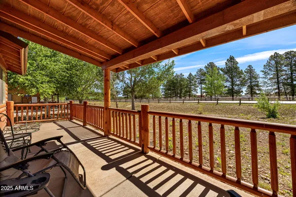 $279,900 | 2353 South Buffalo Loop, Overgaard, AZ 85933