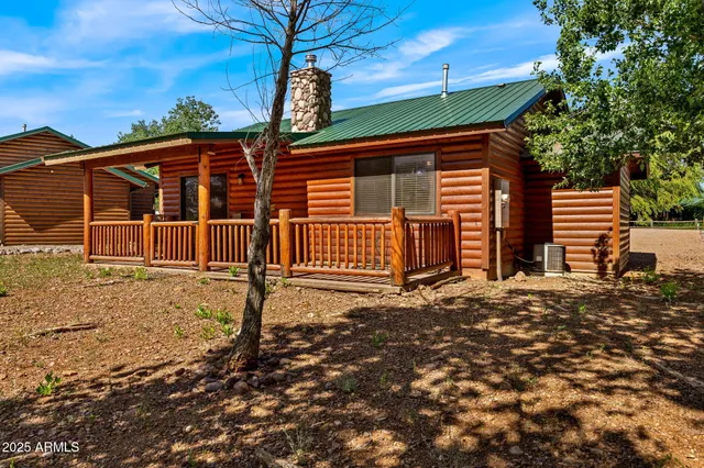 $279,900 | 2353 South Buffalo Loop, Overgaard, AZ 85933