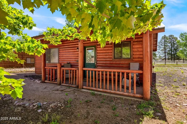 $279,900 | 2353 South Buffalo Loop, Overgaard, AZ 85933