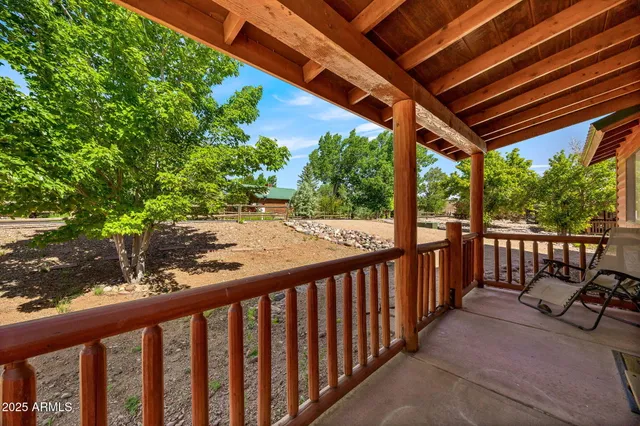 $279,900 | 2353 South Buffalo Loop, Overgaard, AZ 85933
