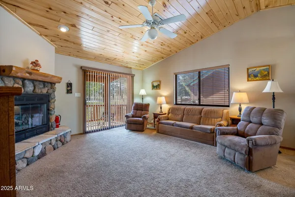 $279,900 | 2353 South Buffalo Loop, Overgaard, AZ 85933