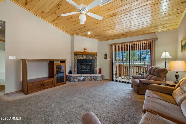 $279,900 | 2353 South Buffalo Loop, Overgaard, AZ 85933