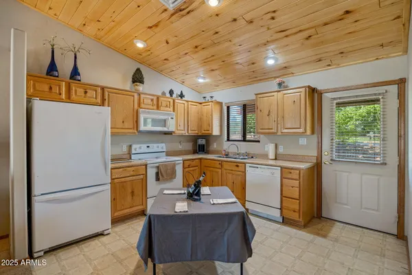 $279,900 | 2353 South Buffalo Loop, Overgaard, AZ 85933