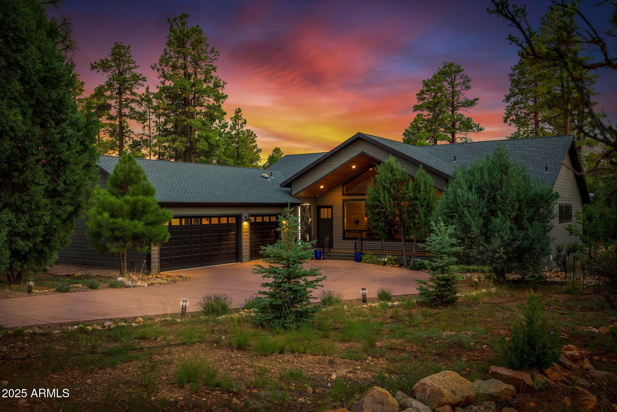 3429 Ponderosa Loop Heber, AZ 85928 - Photo 4 of 75 a front view of a house with a yard