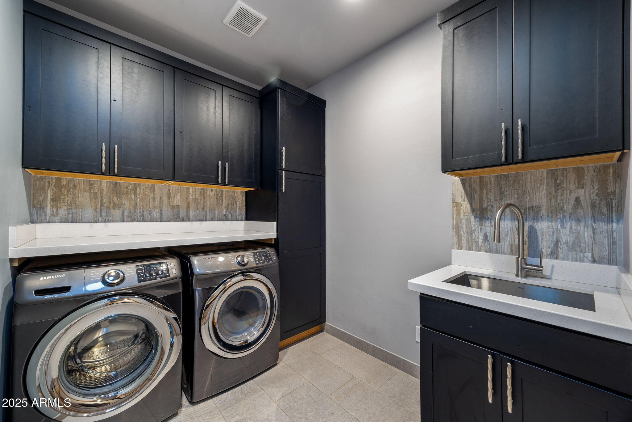 3429 Ponderosa Loop Heber, AZ 85928 - Photo 42 of 75 a bathroom with a sink and a mirror