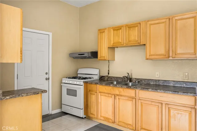 $2,250 | 1521 Junipero Avenue, Long Beach, CA 90804