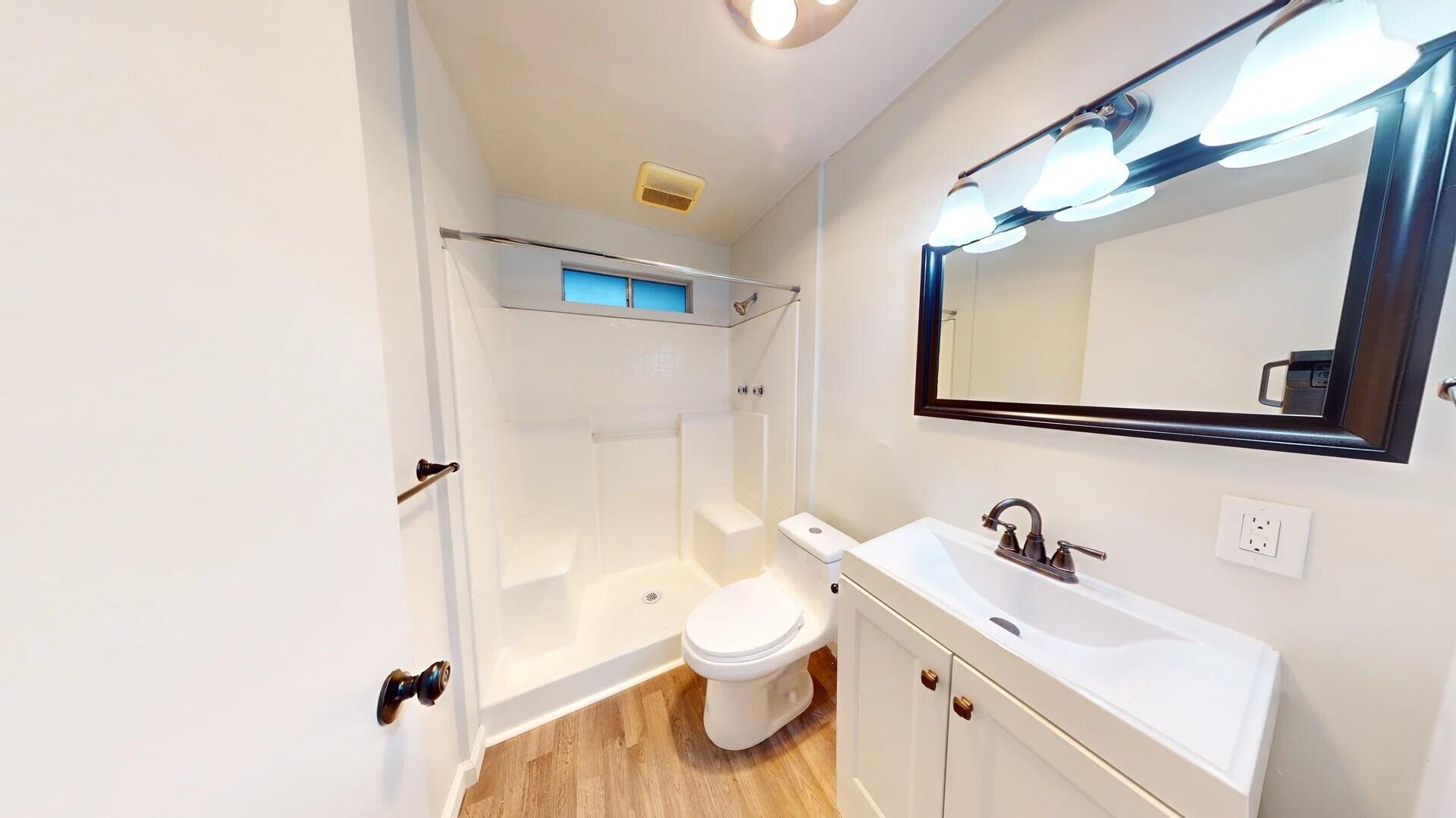 1553 Riverside Drive Redding, CA 96001 - Photo 27 of 51 Unit 6 Bathroom