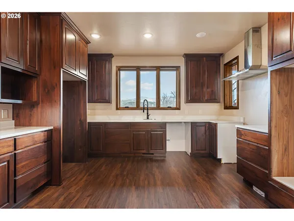 $1,150,000 | 46131 Snake River Road, Richland, OR 97870