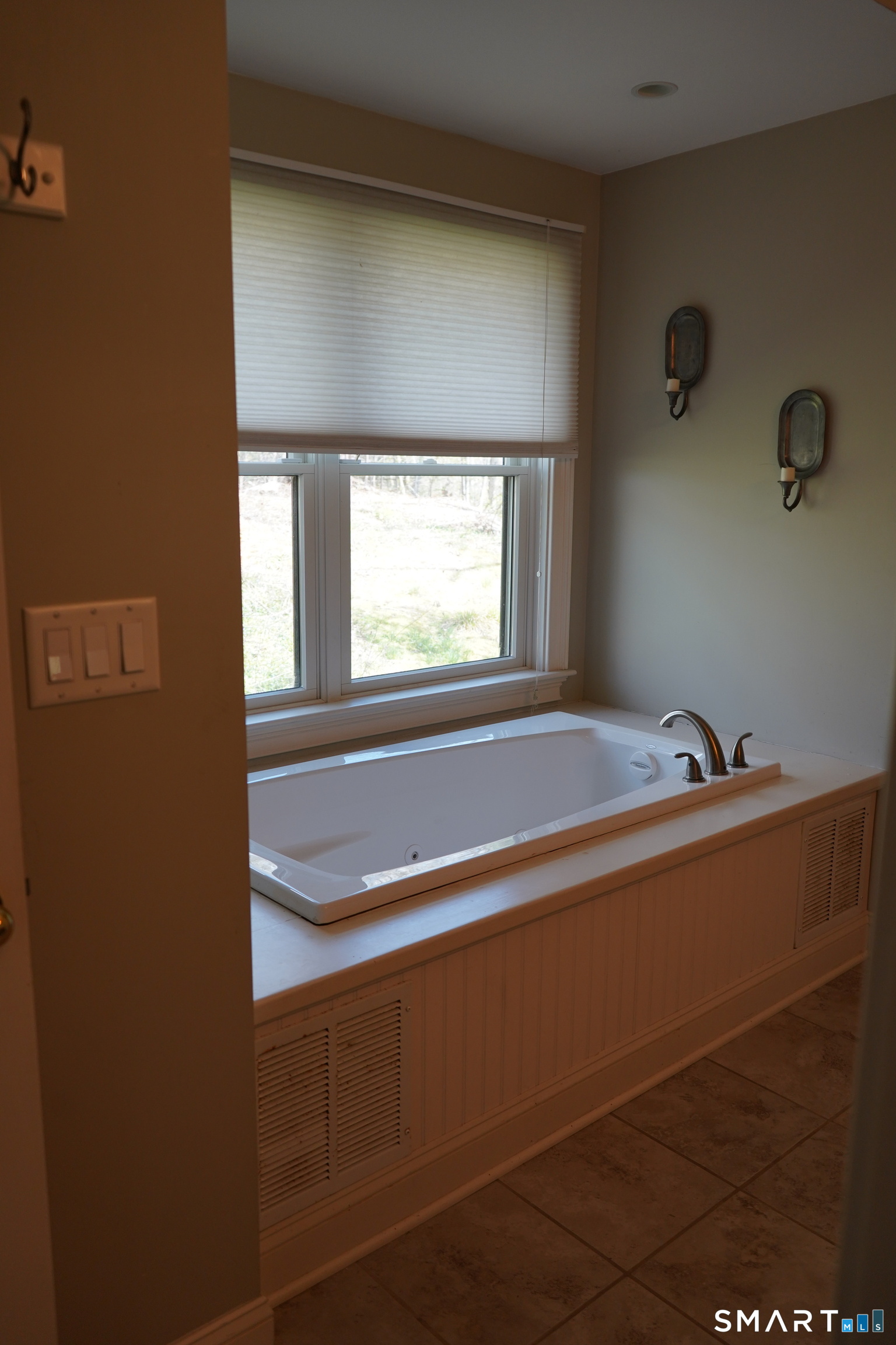 437 Providence Turnpike Hampton, CT 06247 - Photo 15 of 39 a view of room and window