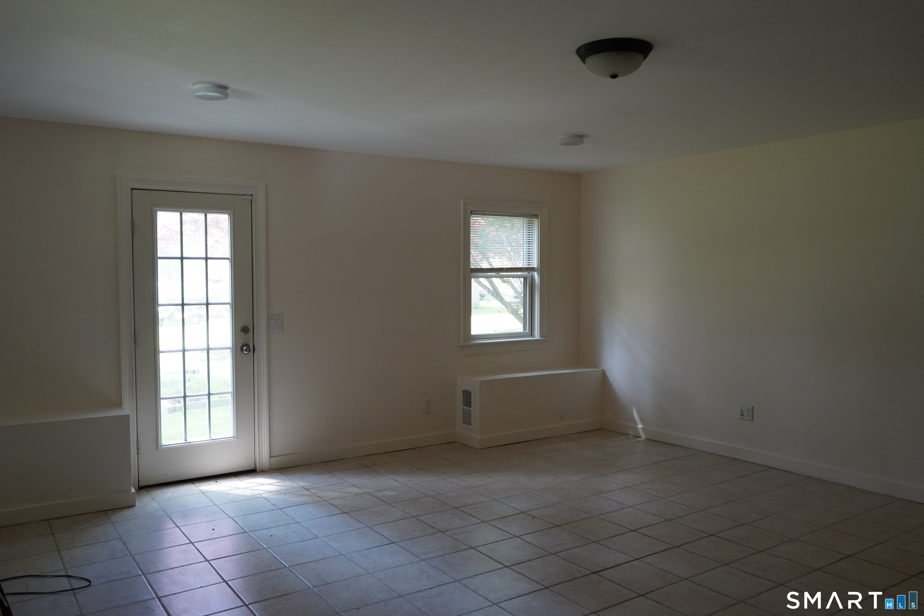 437 Providence Turnpike Hampton, CT 06247 - Photo 29 of 39 an empty room with windows