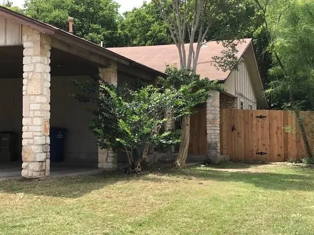 $1,550 | 806 Sirocco Drive, Unit B, Austin, TX 78745