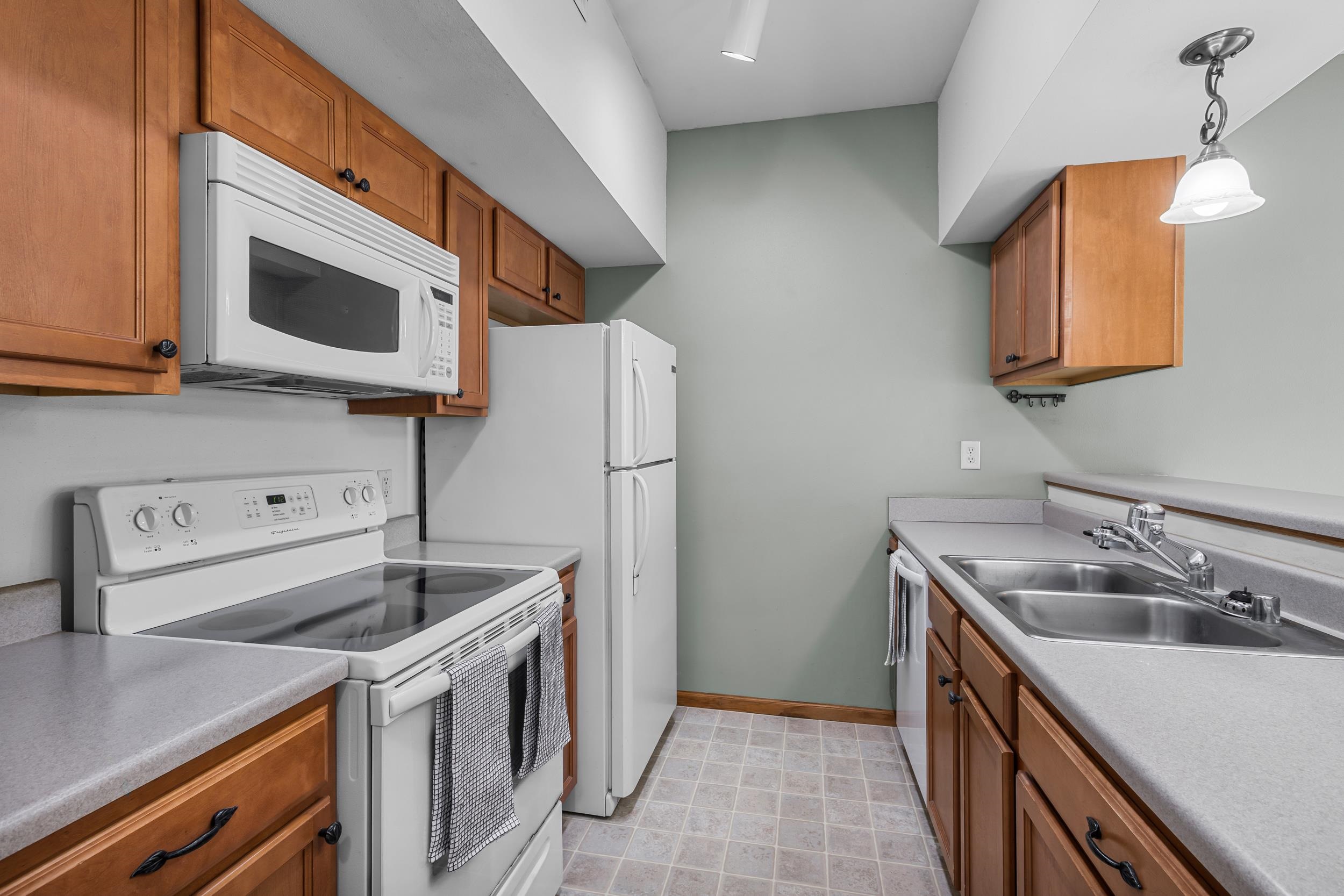 2824 North Pleasant View Road, Unit 202 Middleton, WI 53562 - Photo 10 of 41