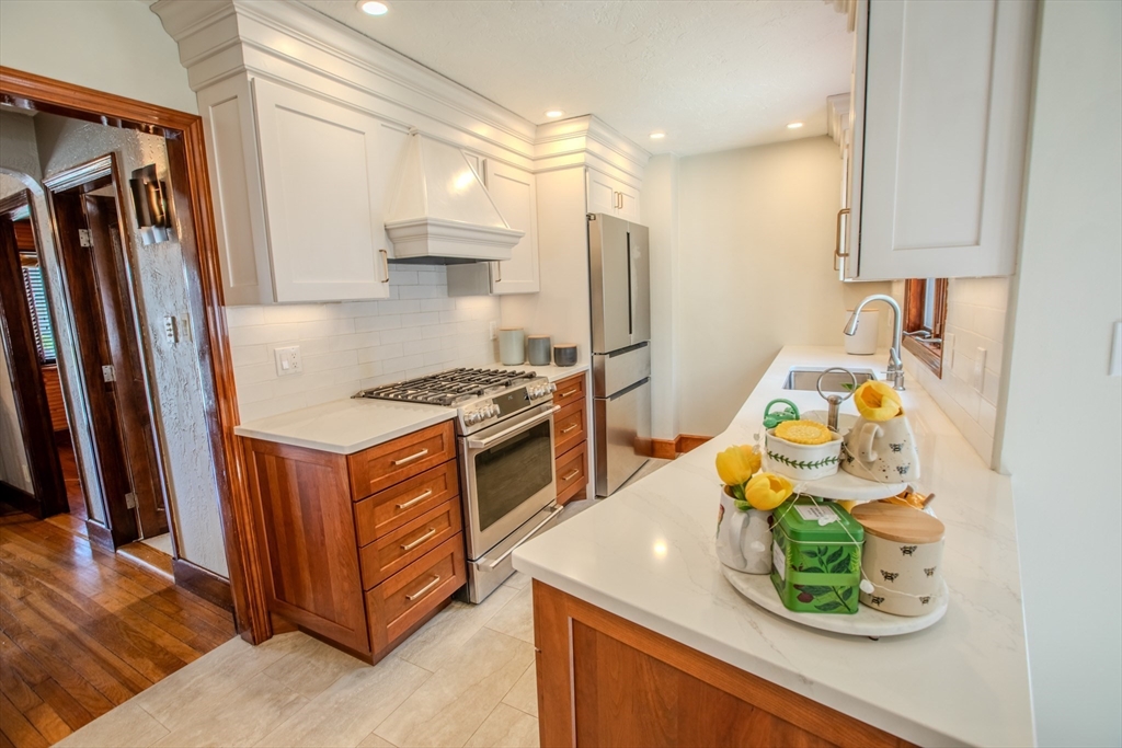 3 Norman Road Saugus, MA 01906 - Photo 2 of 22