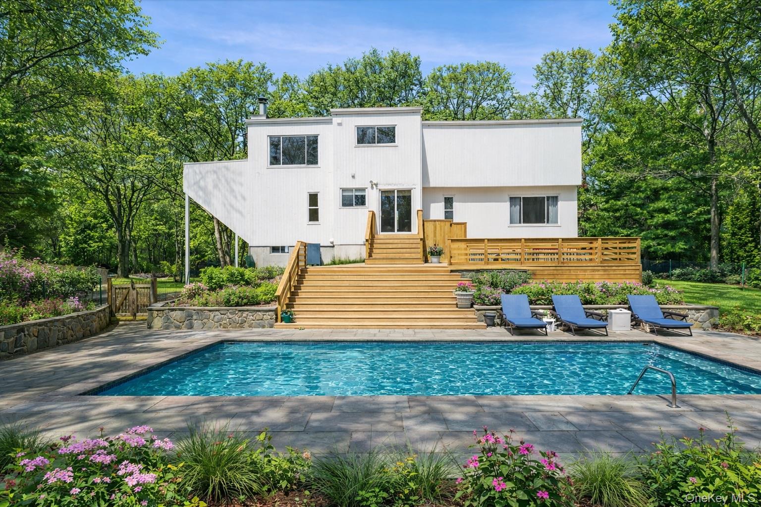 14 Old Trail Road Water Mill, NY 11976 - Photo 2 of 21