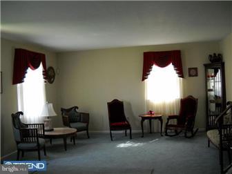 306 Cushmore Road Southampton, PA 18966 - Photo 2 of 12 Living Room