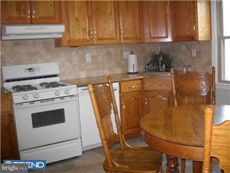306 Cushmore Road Southampton, PA 18966 - Photo 7 of 12 Kitchen