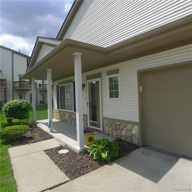 278 Oak Ridge Drive, Unit 88 Pontiac, MI 48341 - Photo 3 of 29