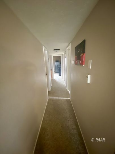 813 Charles Court Ridgecrest, CA 93555 - Photo 9 of 20 a view of a hallway