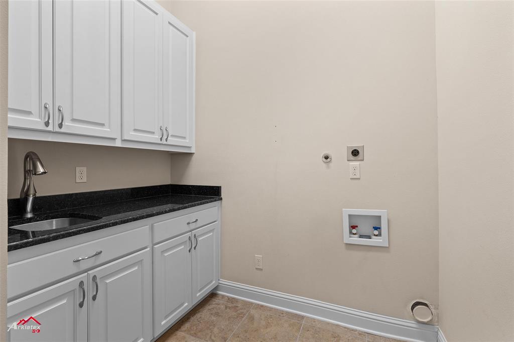 1 Lake Point Place Shreveport, LA 71119 - Photo 18 of 38 a view of cabinets with wooden floor