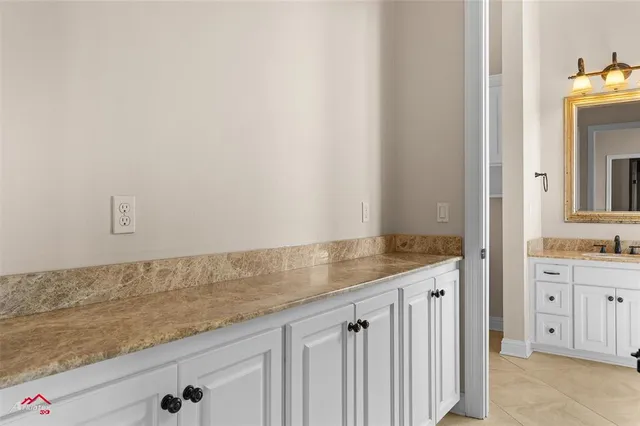 a view of an empty room with washer and dryer