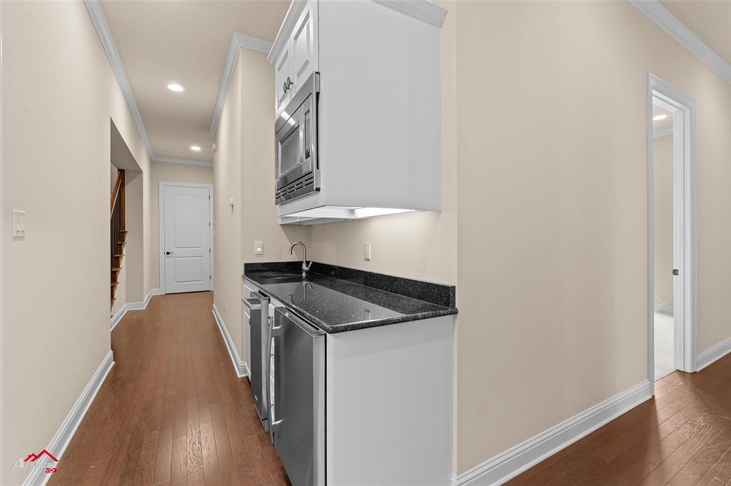 1 Lake Point Place Shreveport, LA 71119 - Photo 31 of 38 a kitchen with a sink and a refrigerator
