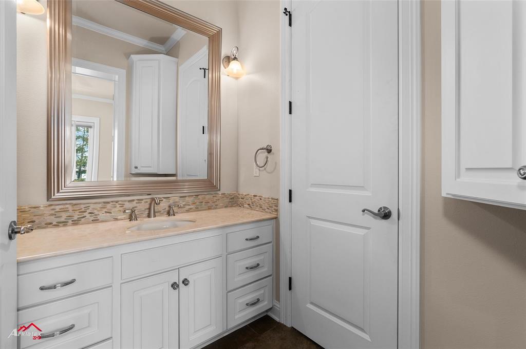 1 Lake Point Place Shreveport, LA 71119 - Photo 35 of 38 a bathroom with a sink and a mirror