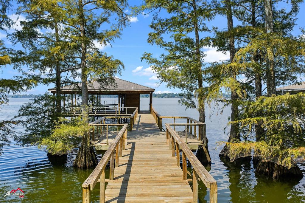 1 Lake Point Place Shreveport, LA 71119 - Photo 4 of 38 a front view of a house with a yard