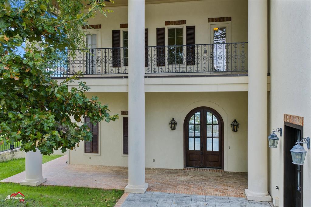 1 Lake Point Place Shreveport, LA 71119 - Photo 5 of 38 a front view of a house with a garden
