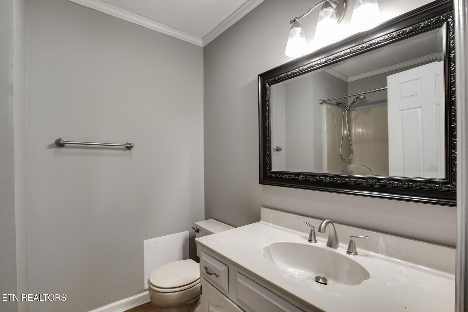 145 Van Stowe Road Harriman, TN 37748 - Photo 34 of 60 34_VanStoweRoad_145_GuestBath1