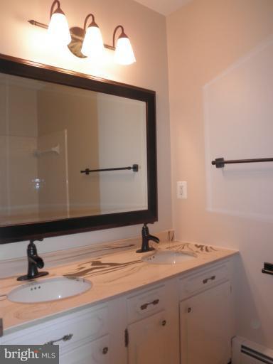 12140 Stirrup Road Reston, VA 20191 - Photo 20 of 30 Bath (Master)