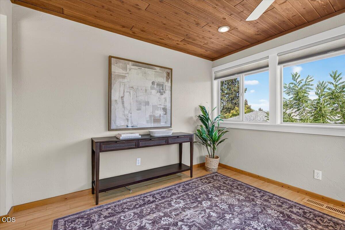 1056 Beswick Way Ashland, OR 97520 - Photo 25 of 47