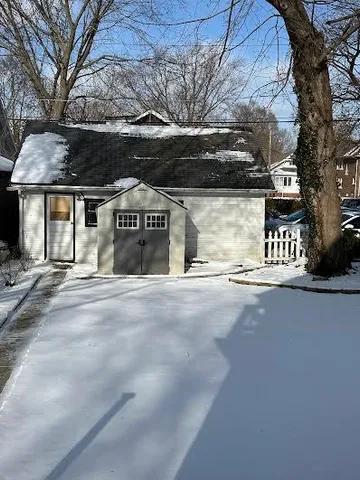 $1,550 | 404 Gillett Avenue, Unit 2, Waukegan, IL 60085