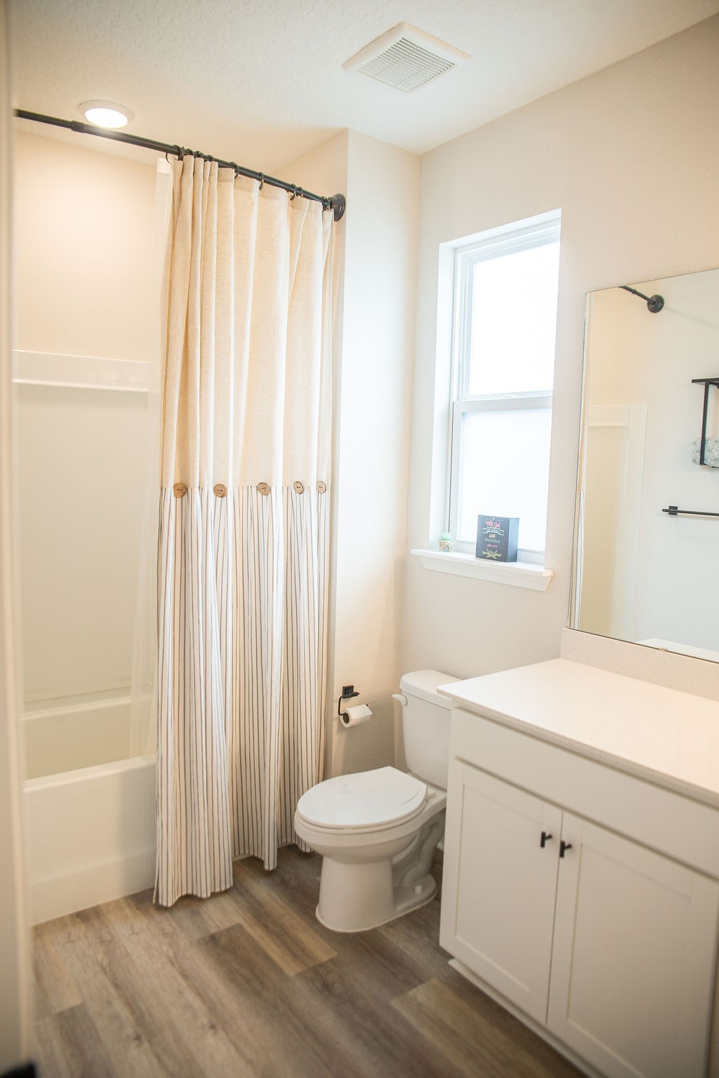 75405 Sunberry Drive Yulee, FL 32097 - Photo 21 of 46 guest bathroom