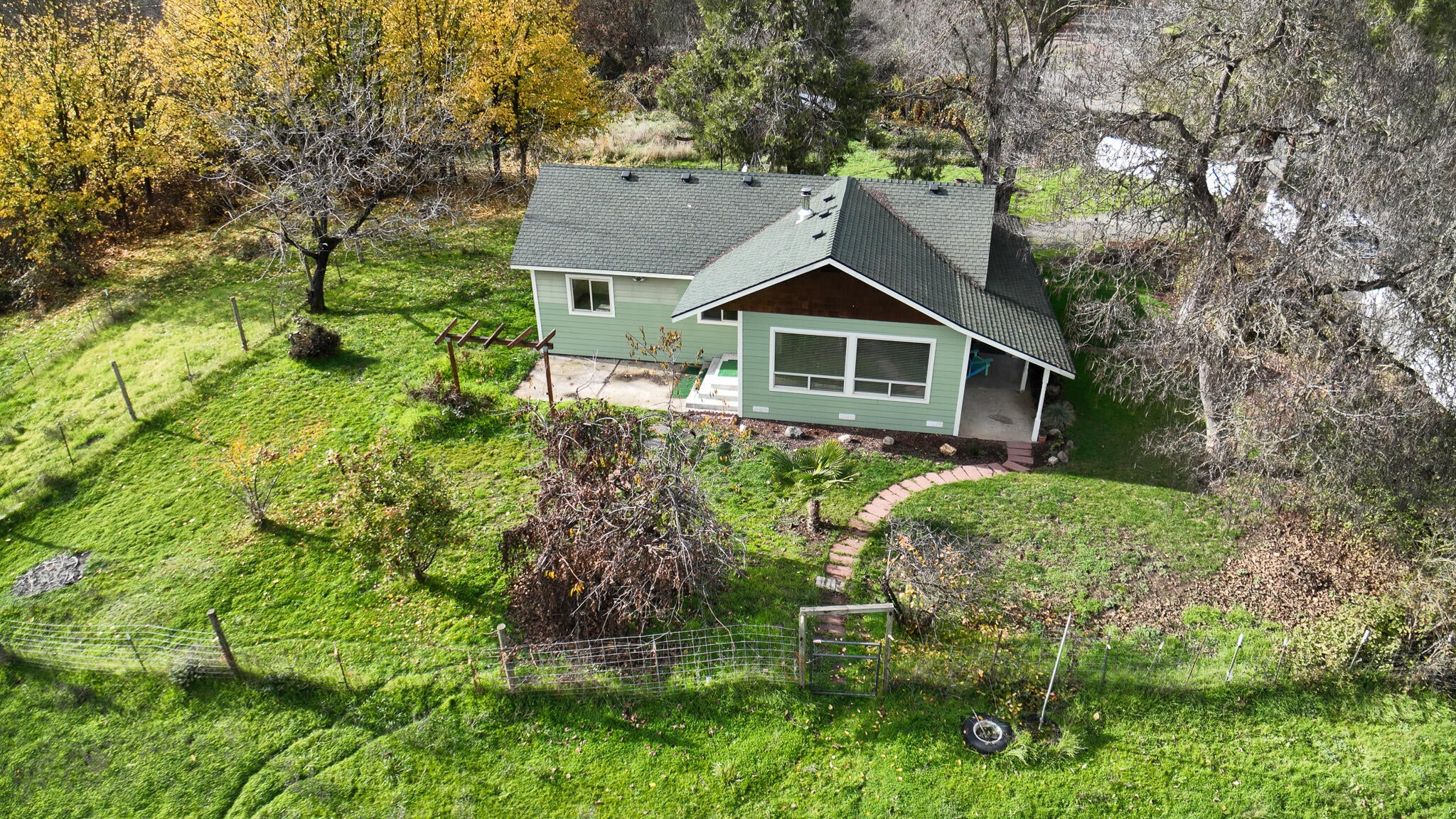 10085 Blackwell Road Central Point, OR 97502 - Photo 26 of 28 DJI_0271