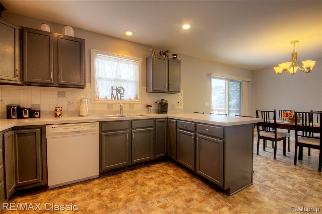 2366 Chestnut Bend Howell, MI 48855 - Photo 27 of 51 930A3388_89_90.jpg